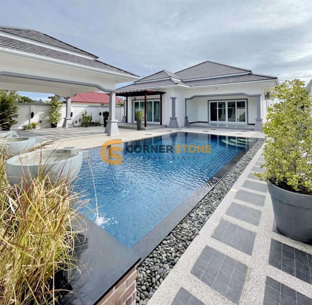pool villa in Bang Saray Pattaya near the beach with spacious living area and dual kitchen layout